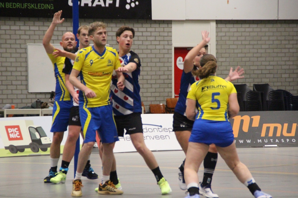 Thrianta verliest van Heerenveen