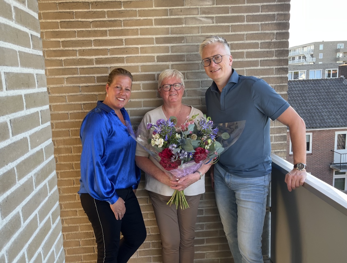 Jenny de Graaf viert 60 jaar lidmaatschap bij korfbalvereniging Thrianta