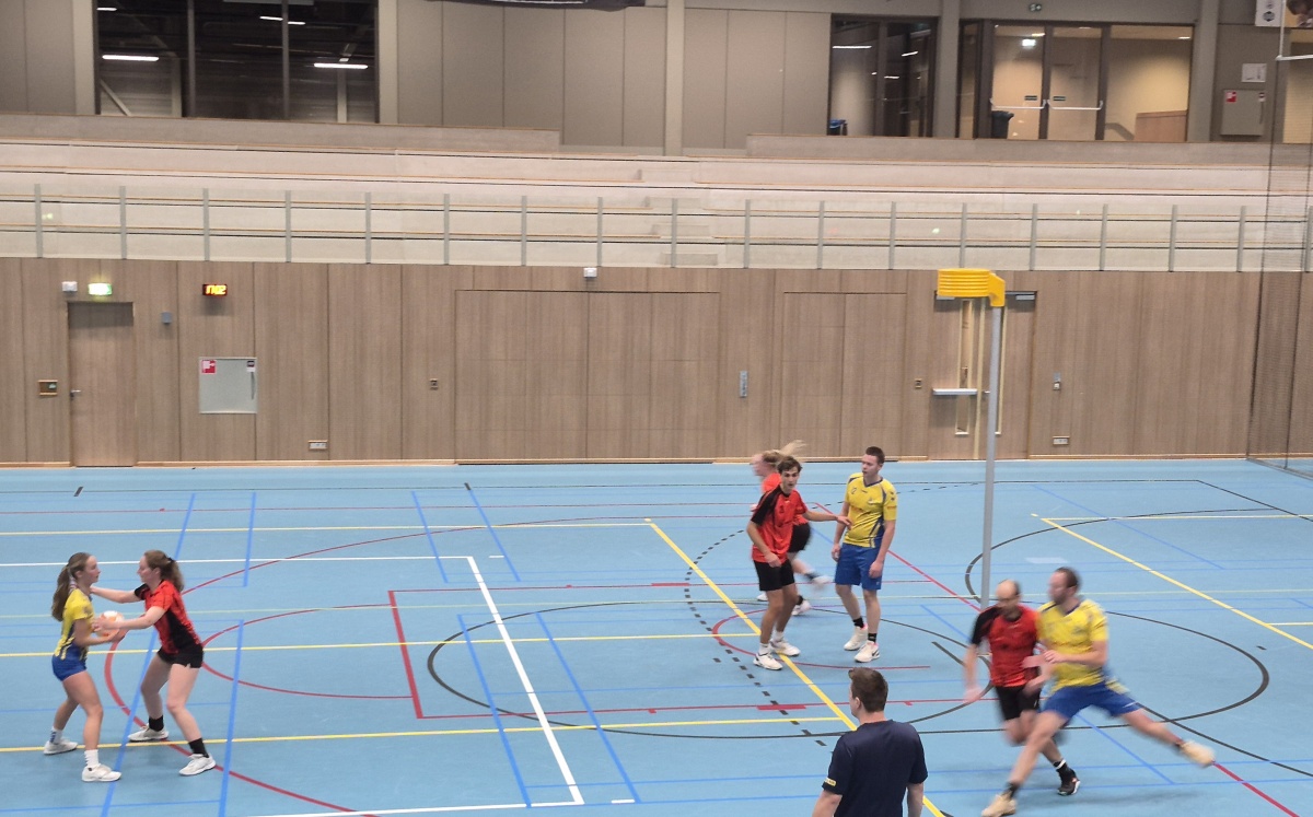 Thrianta wint van Oranje -Zwart.