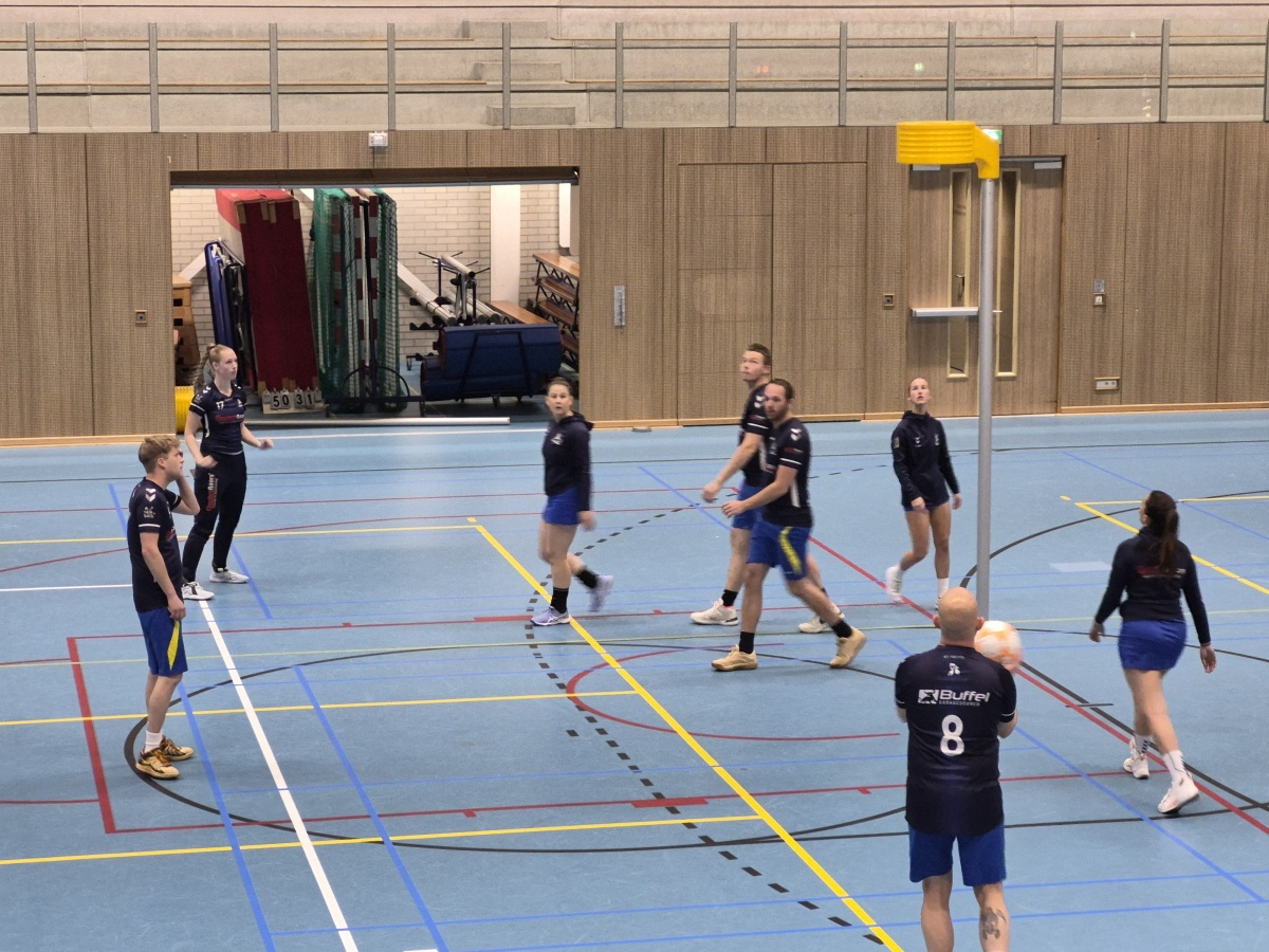 Thrianta verliest van ROG.