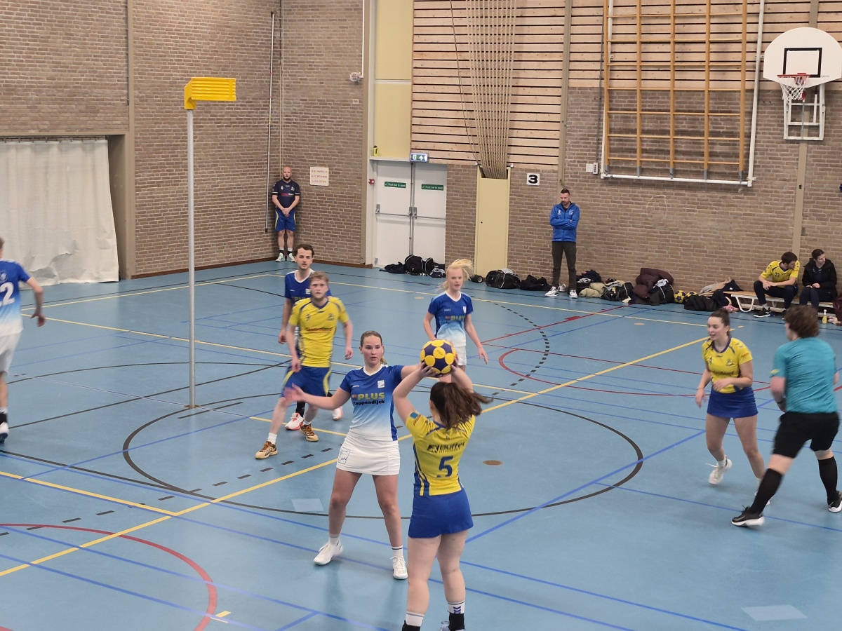 Derbywinst zorgt voor handhaving thrianta.